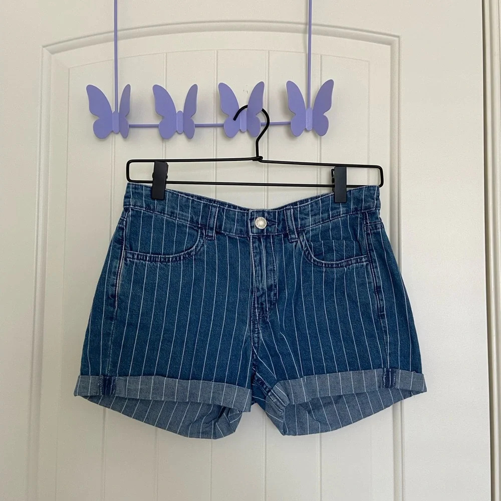 NWOT | Women’s‎ regular waist striped denim shorts — size 4